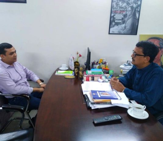 বাংলাদেশ আওয়ামী লীগের সাংগঠনিক সম্পাদক এবং নৌ পরিবহন প্রতিমন্ত্রী খালিদ মাহ্‌মুদ চৌধুরী