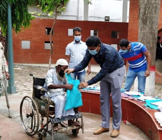 পরশের জন্মদিন প্রতিবন্ধীদের খাবার ও কাপড় দিলো দক্ষিণ যুবলীগ