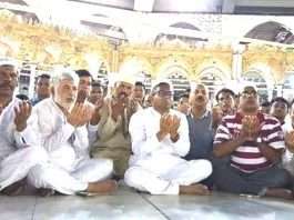 পদ্মার ভাঙনের হাত থেকে রক্ষার জন্য মক্কা-জেদ্দা প্রবাসী নড়িয়া-সখিপুরবাসীর উদ্যোগে বিশেষ দোয়া মাহফিলে উপস্থিতির একাংশ।